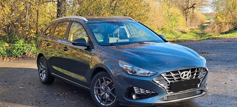 Blau Gebraucht 2022 Hyundai i30 Edition 30 Kombi | 17.990 € (Etwas zu teuer) - Bild 1/4