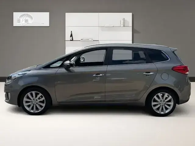 Gebraucht Kia Carens Premium 116 PS (85 kW) 2016 Silber Van / Kleinbus
