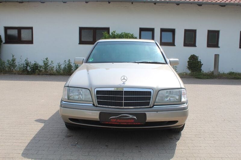 Silber Gebraucht 1996 Mercedes C180 Elegance Limousine | 4.980 € - Bild 1/4