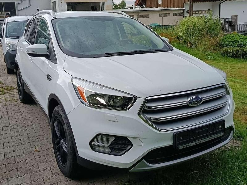 Gebraucht Ford Kuga 150 PS (110 kW) 2017 SUV