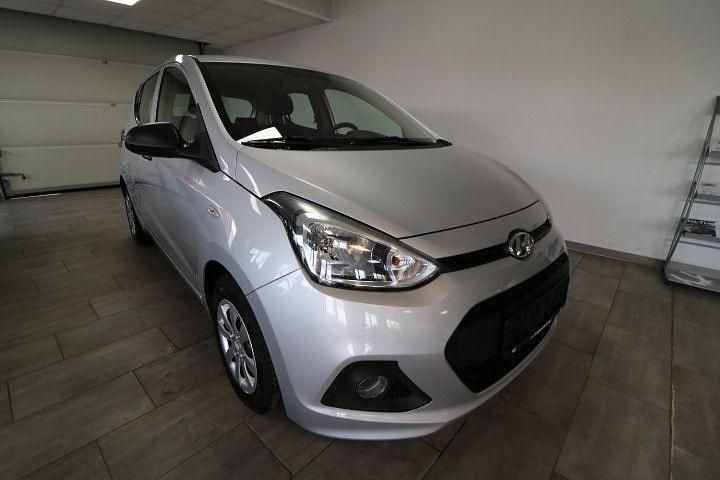 Gebraucht Hyundai i10 Classic 67 PS (49 kW) 2015 Silber Kleinwagen
