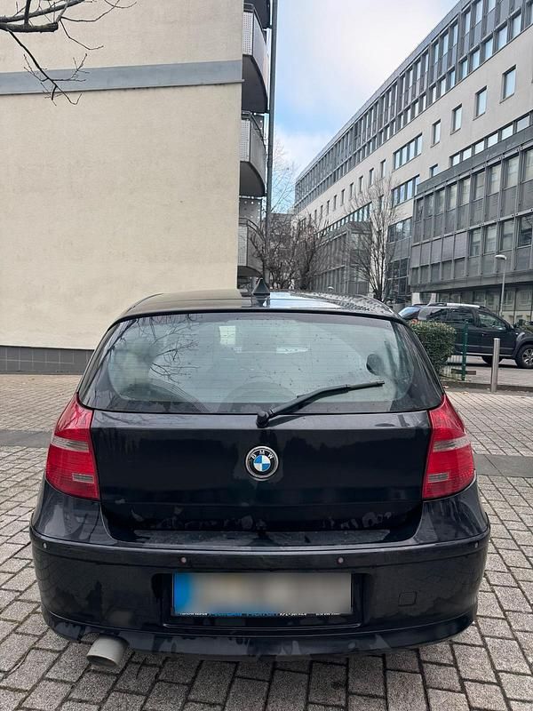 Gebraucht BMW 120 177 PS (130 kW) 2011 Schwarz Kleinwagen