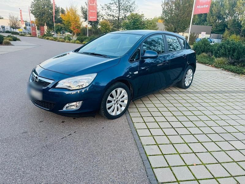 Blau Gebraucht 2011 Opel Astra Limousine | 2.300 € (Guter Preis) - Bild 1/4