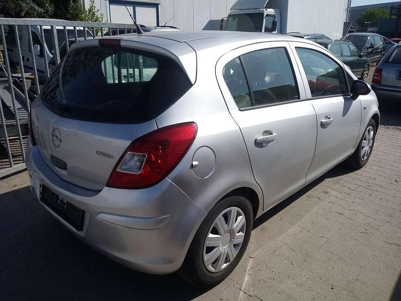 Gebraucht Opel Corsa 90 PS (66 kW) 2009 Silber Kleinwagen