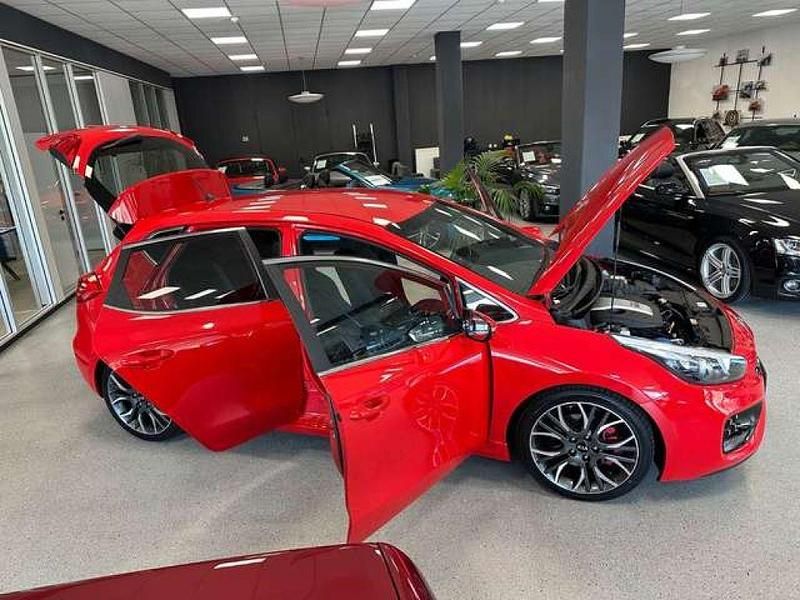 Second-hand Kia Ceed 204 CP (150 kW) 2015 Roșu Hatchback