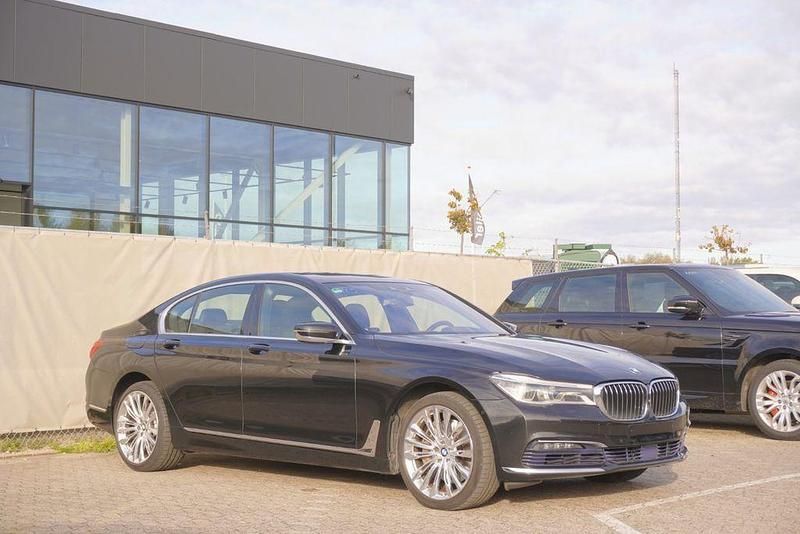 Gebraucht BMW 750 449 PS (330 kW) 2016 Schwarz Limousine