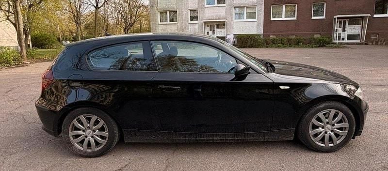 Second-hand BMW 116 122 CP (89 kW) 2010 Negru Hatchback