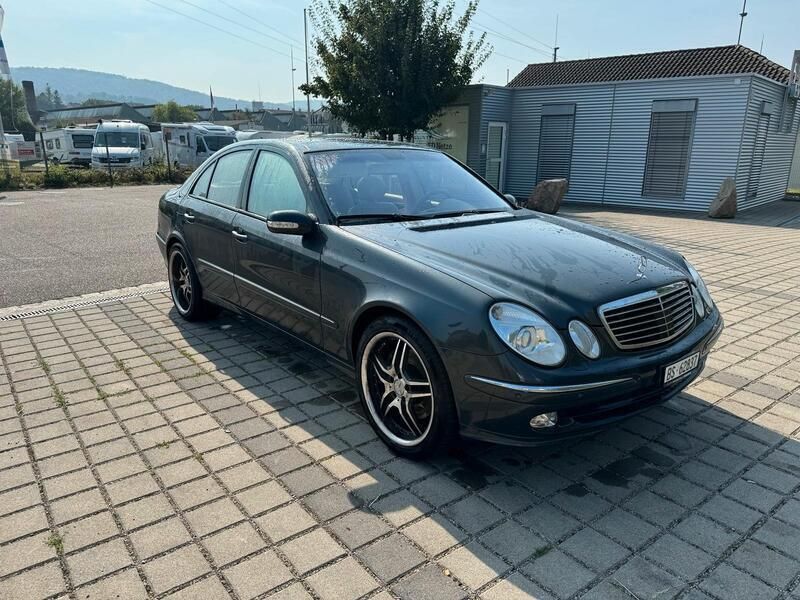 Schwarz Gebraucht 2004 Mercedes E500 Avantgarde Limousine | 8.500 € (Fairer Preis) - Bild 1/4