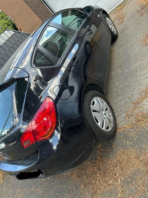 Gebraucht Opel Astra 87 PS (63 kW) 2010 Schwarz Limousine