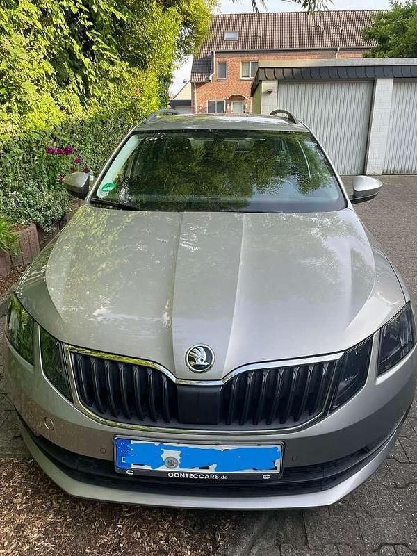 Beige Gebraucht 2017 Skoda Octavia Ambition Kombi | 13.800 € (Fairer Preis) - Bild 1/4