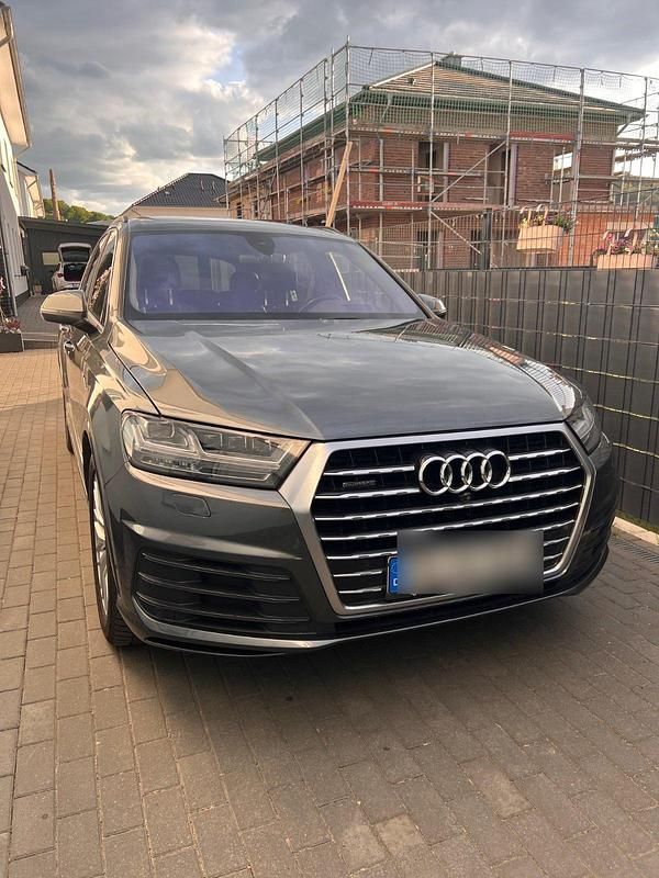 Grau Gebraucht 2015 Audi Q7 S-Line SUV | 24.000 € (Fairer Preis) - Bild 1/4