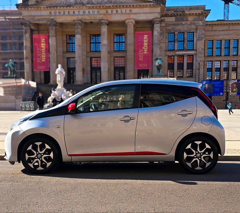 Gebraucht Toyota Aygo 72 PS (52 kW) 2018 Silber Kleinwagen