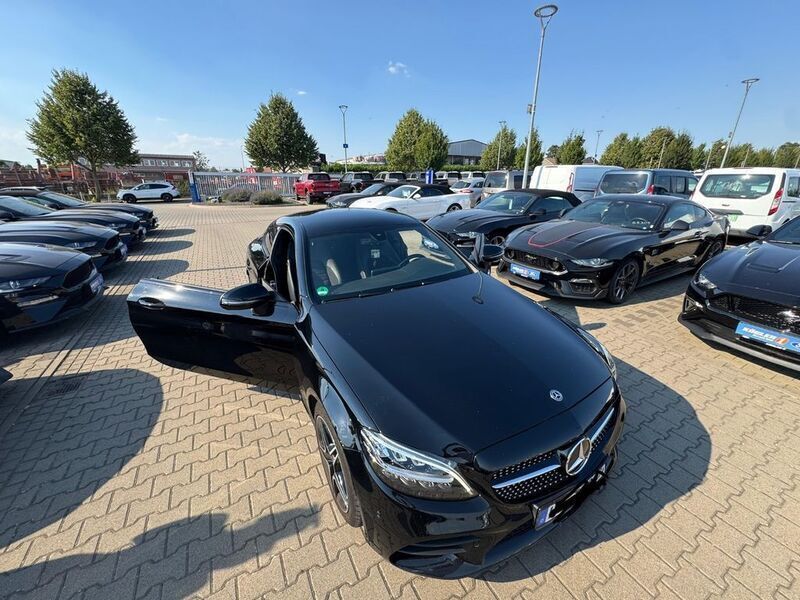 Schwarz Gebraucht 2019 Mercedes C180 AMG line Coupé | 27.500 € (Superpreis) - Bild 1/4