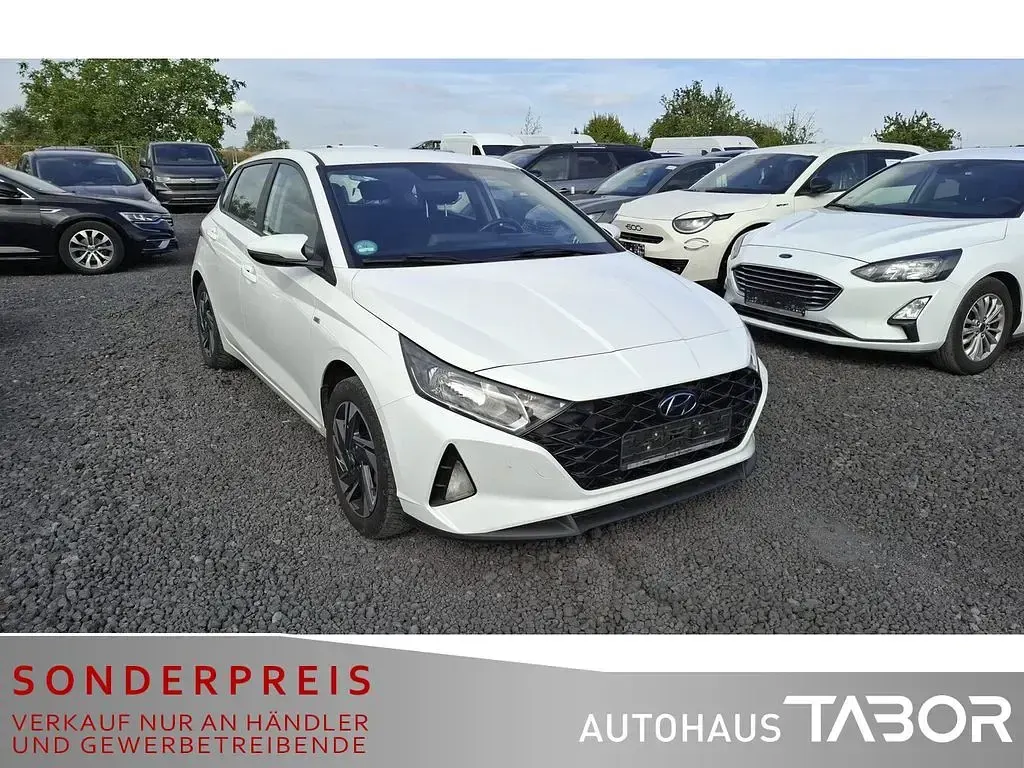 Gebraucht Hyundai i20 101 PS (74 kW) 2021 Weiß Kleinwagen