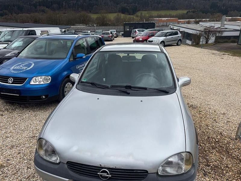 Gebraucht Opel Corsa 54 PS (39 kW) 2000 Silber Limousine
