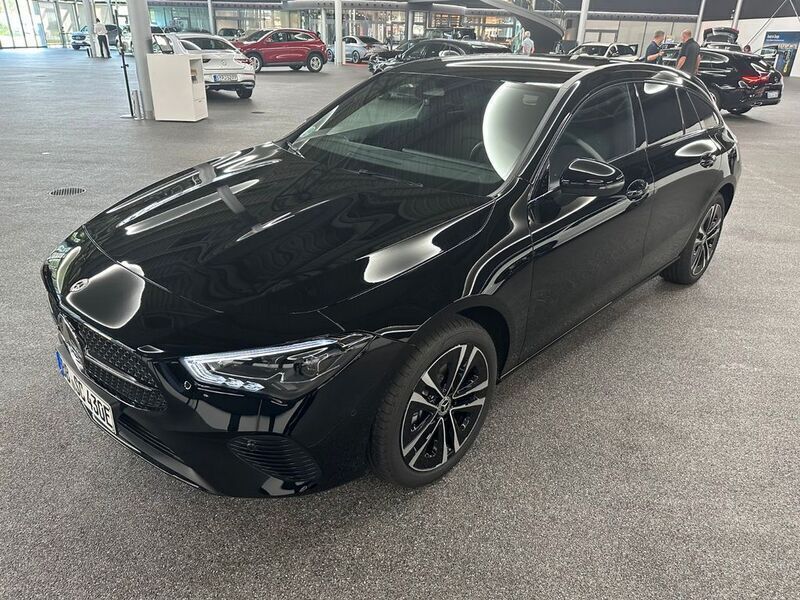 Schwarz Gebraucht 2023 Mercedes CLA250e Advanced Limousine | 29.890 € (Guter Preis) - Bild 1/4