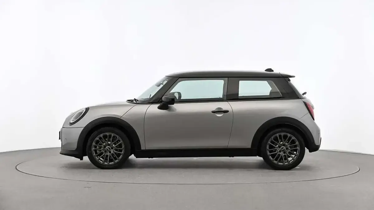 Używany Mini Cooper Classic 156 KM (114 kW) 2024 Szary Hatchback