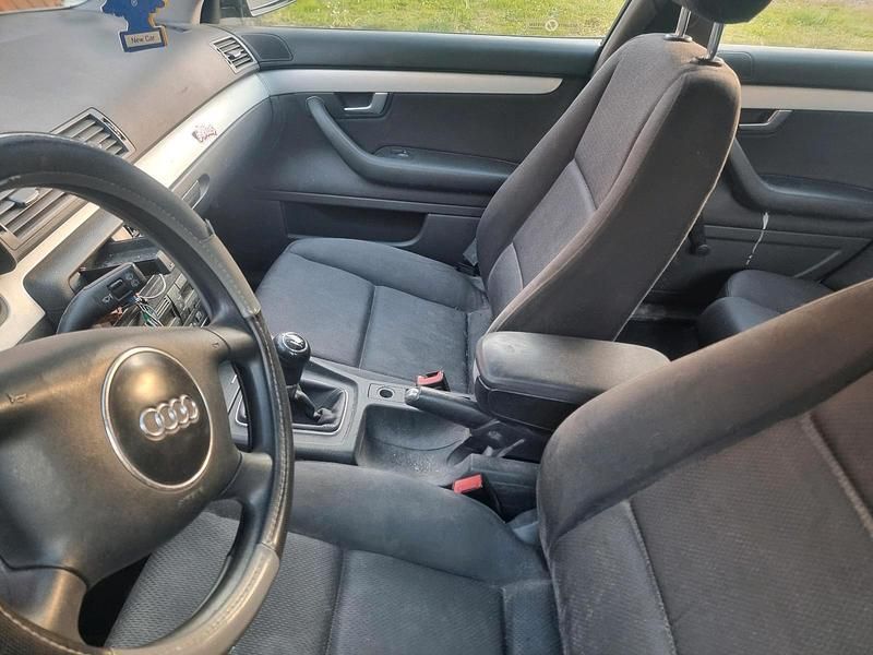 Schwarz Gebraucht 2004 Audi A4 Kombi | 475 € (Superpreis) - Bild 1/4