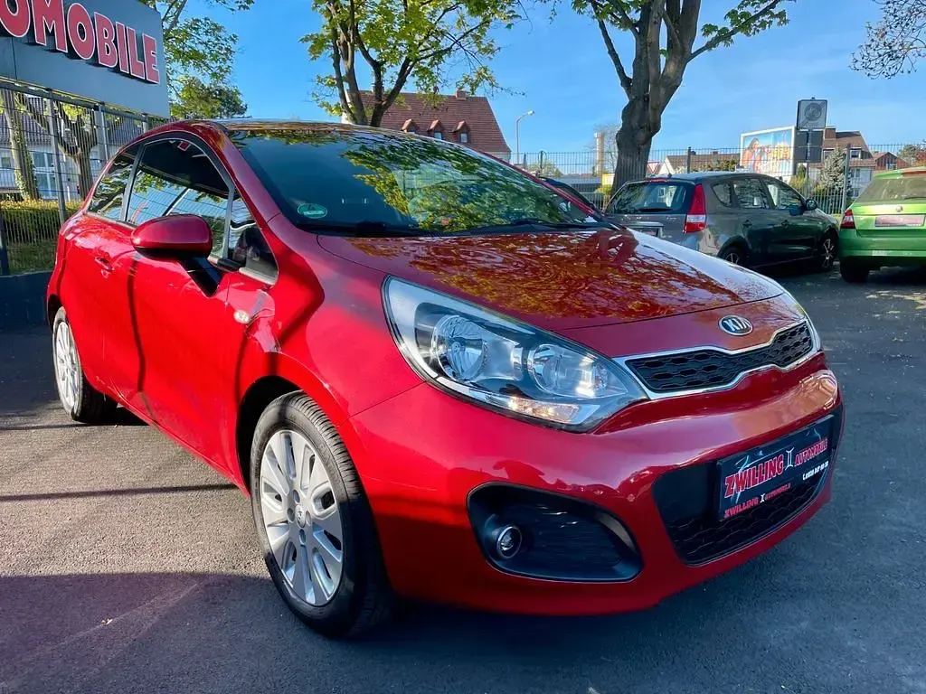 Gebraucht Kia Rio FIFA World Cup Edition 109 PS (80 kW) 2014 Rot Limousine