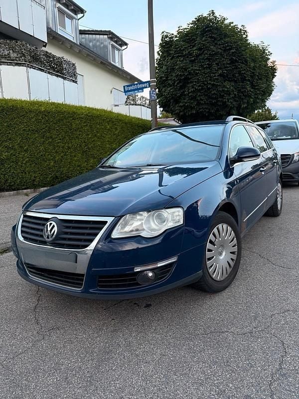 Blau Gebraucht 2009 VW Passat Kombi | 2.750 € (Fairer Preis) - Bild 1/4