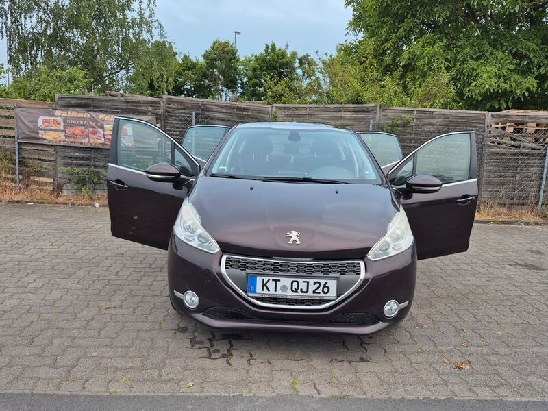 Schwarz Gebraucht 2014 Peugeot 208 Allure Kleinwagen | 5.500 € (Guter Preis) - Bild 1/4