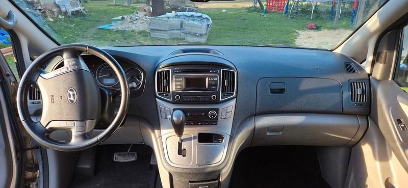 Gebraucht Hyundai H-1 170 PS (125 kW) 2016 Grau Van / Kleinbus