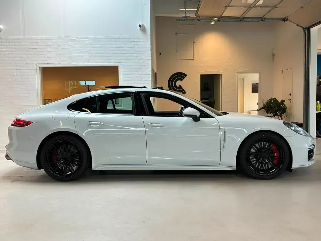 Gebraucht Porsche Panamera 549 PS (403 kW) 2018 Weiß Kleinwagen
