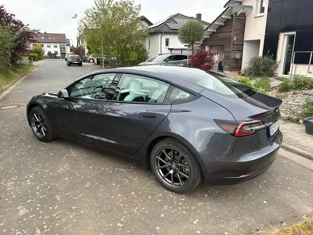 Brugt Tesla Model 3 Standard Range Plus 208 kW (283 HK) 2022 Grå Sedan