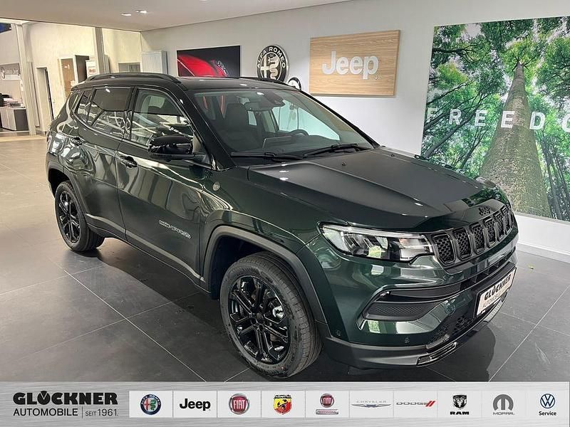 Grün Neu 2025 Jeep Compass North SUV | 42.490 € (Teuer) - Bild 1/4