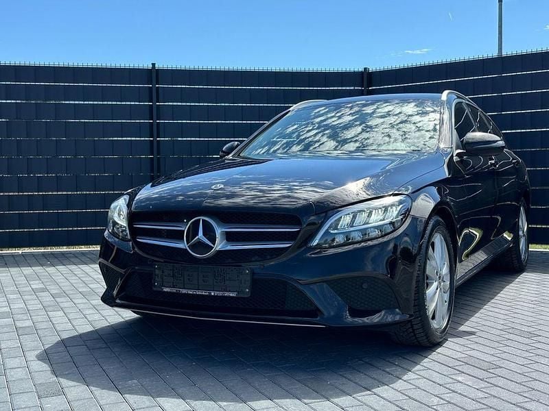 Schwarz Gebraucht 2019 Mercedes C200 Avantgarde Limousine | 18.990 € (Superpreis) - Bild 1/4
