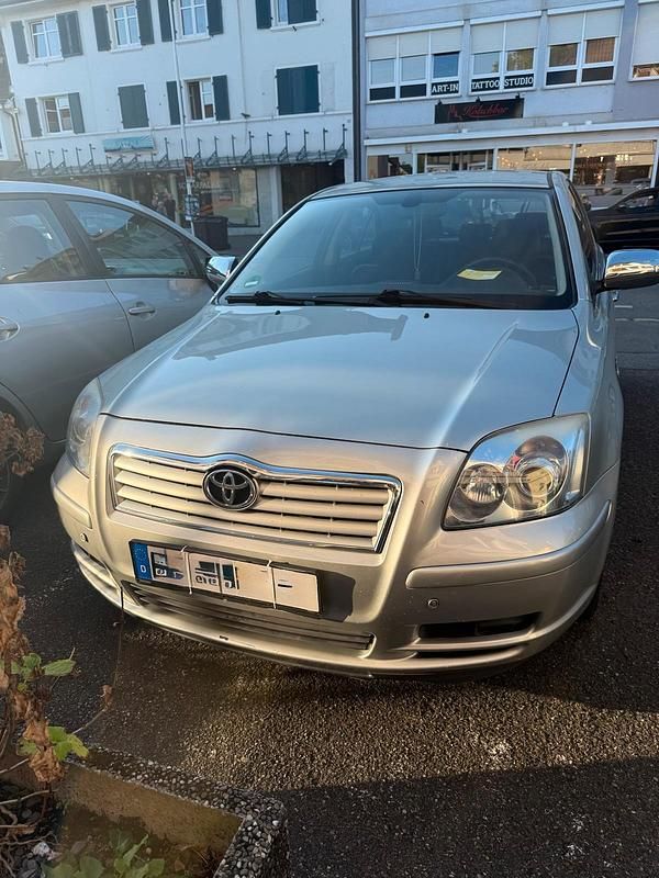 Grau Gebraucht 2005 Toyota Avensis Limousine | 3.200 € (Fairer Preis) - Bild 1/4