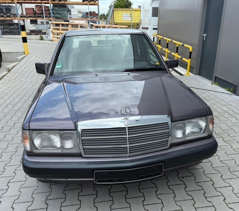 Schwarz Gebraucht 1991 Mercedes 190 Sportline Limousine | 7.800 € - Bild 1/4