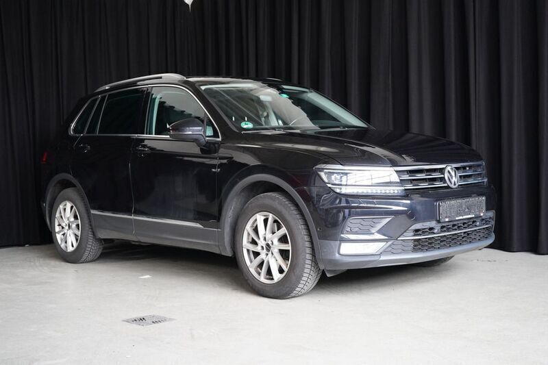 Schwarz Gebraucht 2017 VW Tiguan Highline SUV | 18.990 € (Guter Preis) - Bild 1/3