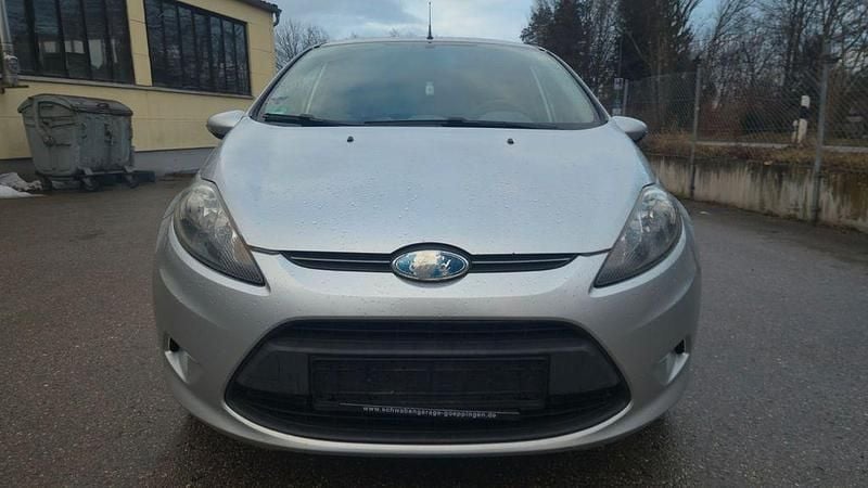 Gebraucht Ford Fiesta Trend 90 PS (66 kW) 2010 Silber Kleinwagen