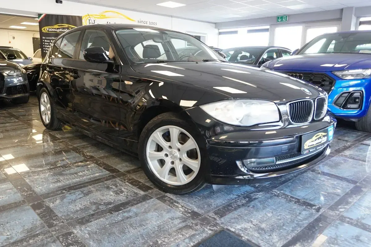 Gebraucht BMW 116 Advantage 122 PS (89 kW) 2011 Schwarz Kleinwagen