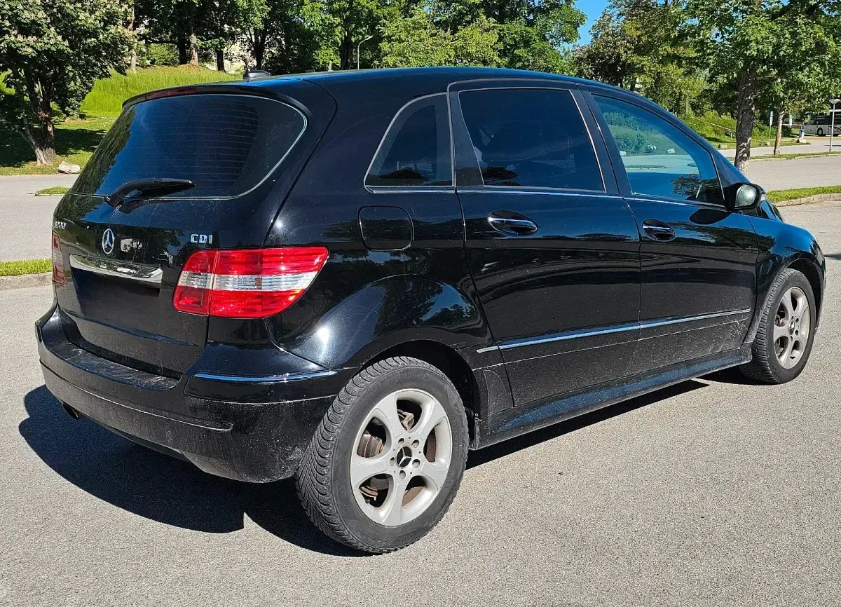 Używany Mercedes B200 140 KM (102 kW) 2005 Czarny Minivan