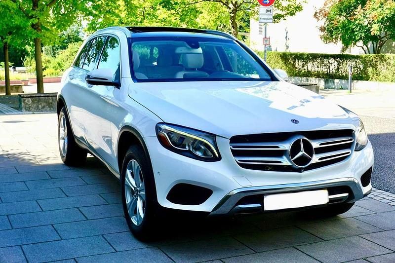 Weiß Gebraucht 2017 Mercedes GLC300 SUV | 21.400 € (Teuer) - Bild 1/4