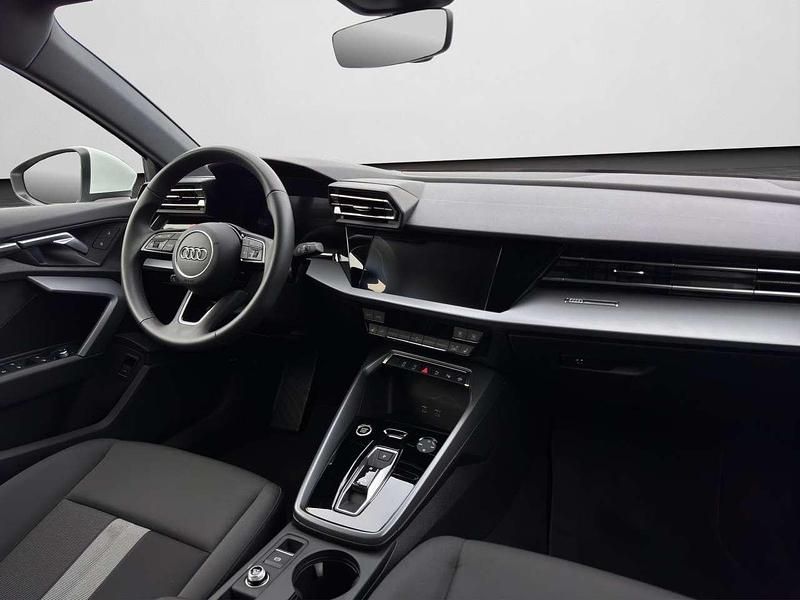 Gebraucht Audi A3 Ambiente 150 PS (110 kW) 2025 Gletscherweiß metallic (metallic) Limousine