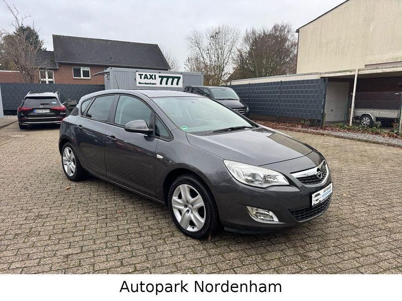 Gebraucht Opel Astra Design Edition 120 PS (88 kW) 2011 Grau Limousine