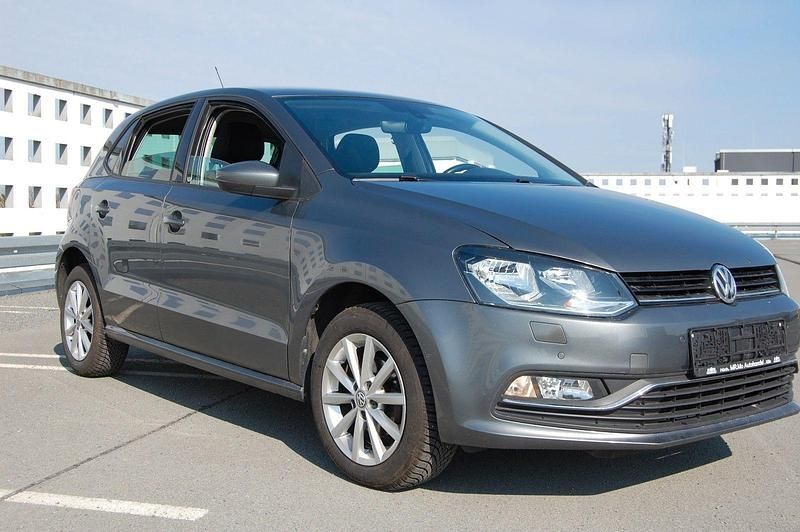 Gebraucht VW Polo LOUNGE 90 PS (66 kW) 2015 Grau Kleinwagen