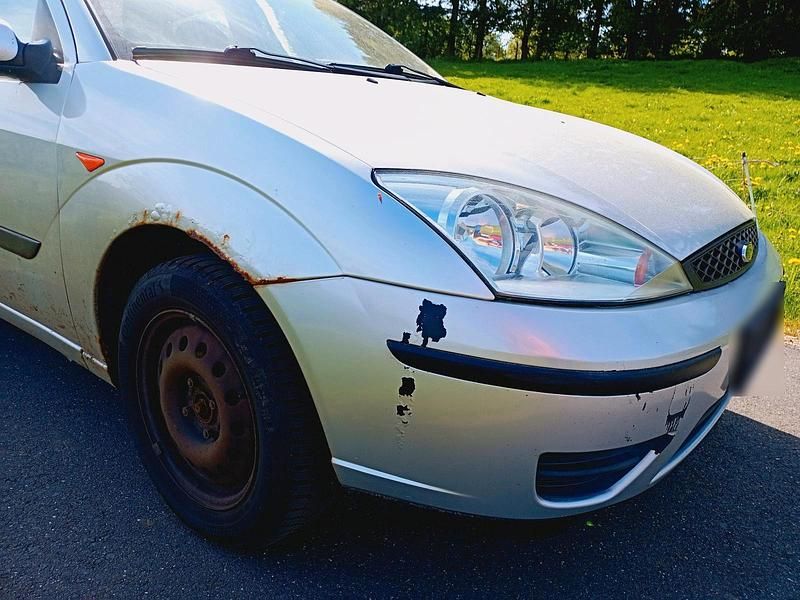 Usata Ford Focus 101 CV (74 kW) 2005 Grigio Utilitaria