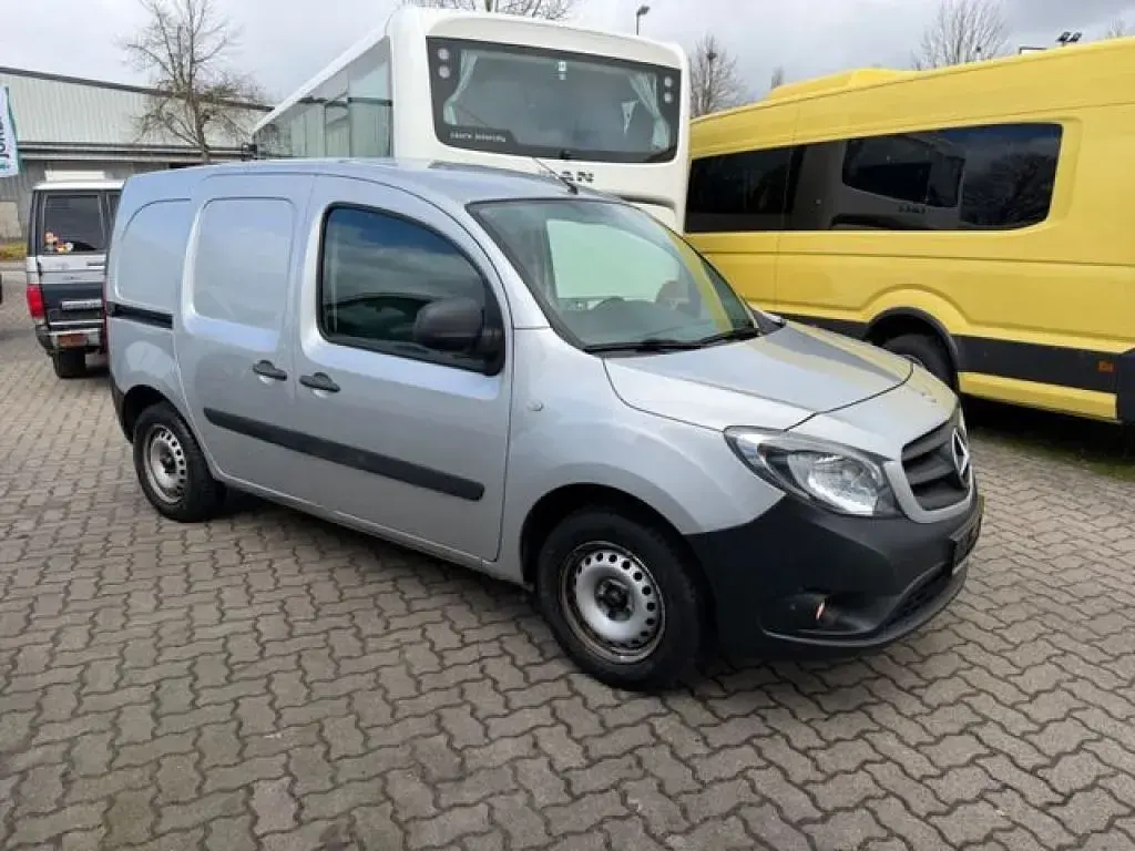 Gebraucht Mercedes Citan 108 75 PS (55 kW) 2018 Brillantsilber (metallic) Van / Kleinbus