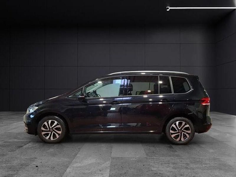 Gebraucht VW Touran Active 150 PS (110 kW) 2022 Deep black perleffekt Van / Kleinbus