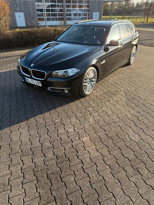 Gebraucht BMW 525 Luxury Line 218 PS (160 kW) 2013 Schwarz Kombi