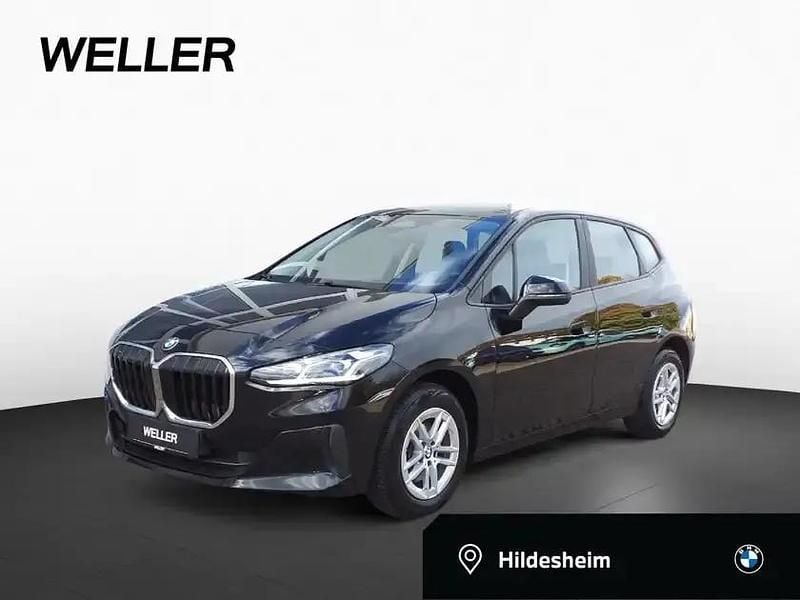 Schwarz ii (schwarz) Gebraucht 2022 BMW 218 Active Tourer Performance Van / Kleinbus | 19.950 € (Superpreis) - Bild 1/4
