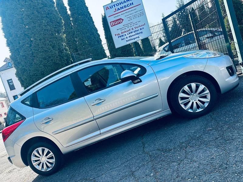 Gebraucht Peugeot 207 Tendance 95 PS (69 kW) 2012 Grau Kombi