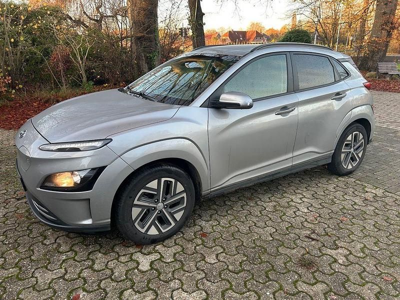 Grau Gebraucht 2021 Hyundai Kona SUV | 15.700 € (Fairer Preis) - Bild 1/4
