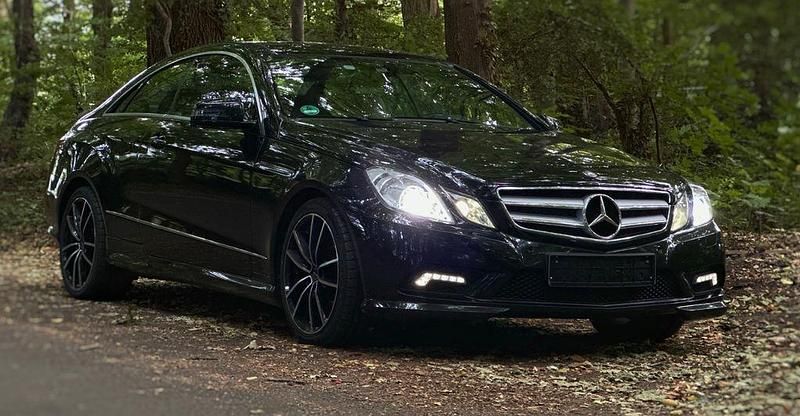 Schwarz Gebraucht 2010 Mercedes E500 AMG line Coupé | 15.499 € (Etwas zu teuer) - Bild 1/4