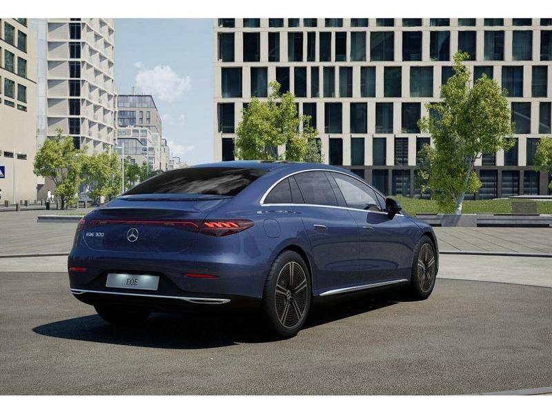 Gebraucht Mercedes EQE300 Electric Art 180 kW (245 PS) 2025 Blau / sodalithblau Limousine