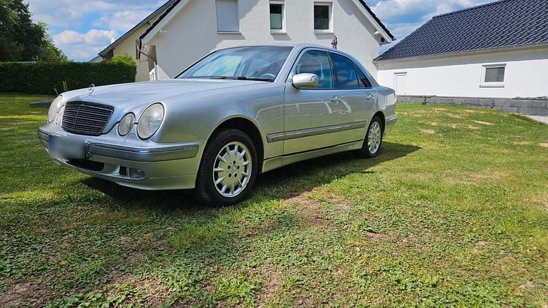 Gebraucht Mercedes E240 Elegance 170 PS (125 kW) 2001 Silber Limousine